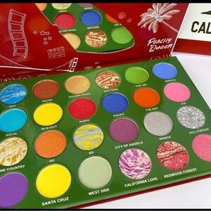 Peachy Queen HUGE California Eyeshadow Palette New VIbrant